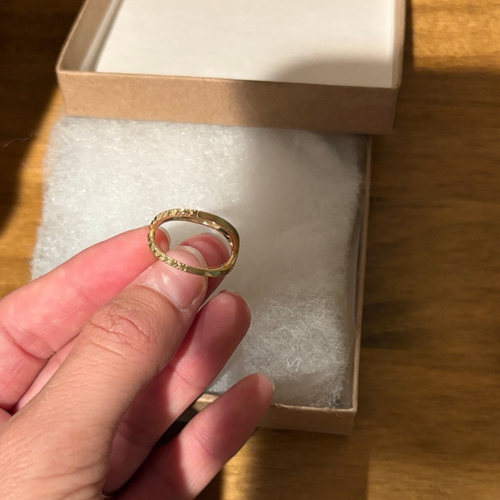 14k solid gold Gold Criss-Cross Ring - Picture 2 of 4